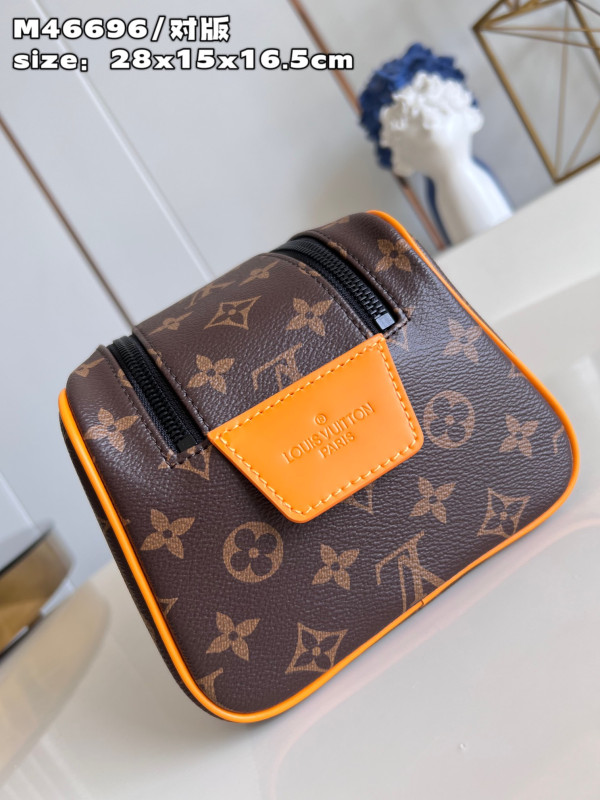 l**is V*t*n dopp kit toilet pouch