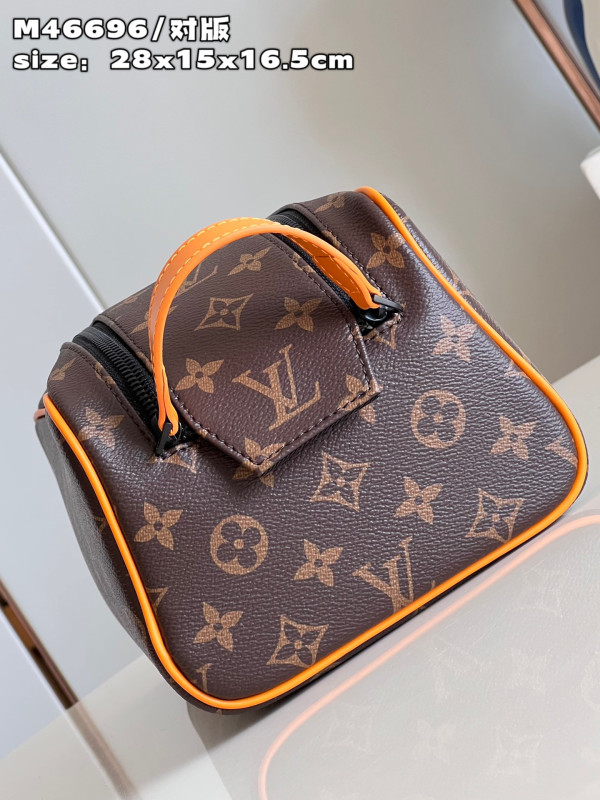 l**is V*t*n dopp kit toilet pouch