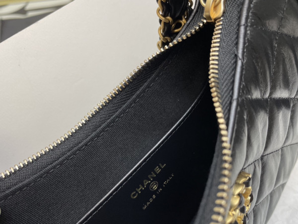 CL HOBO HANDBAG