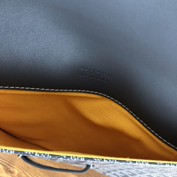 Go*ard commando envelope clutch