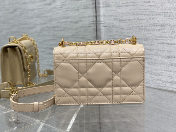 D*or miss caro mini bag