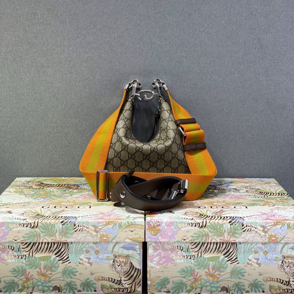 G*u*i attache small shoulder bag