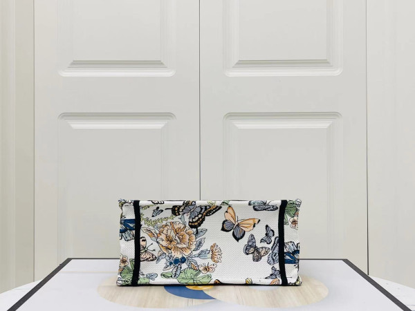 small D*or book tote