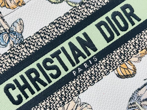 small D*or book tote