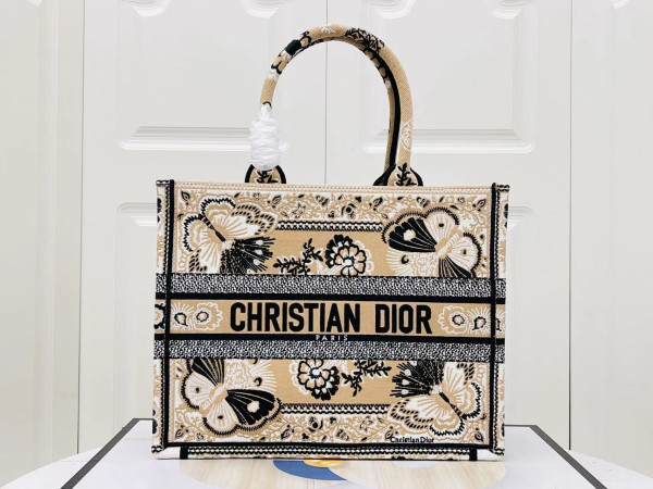 medium D*or book tote