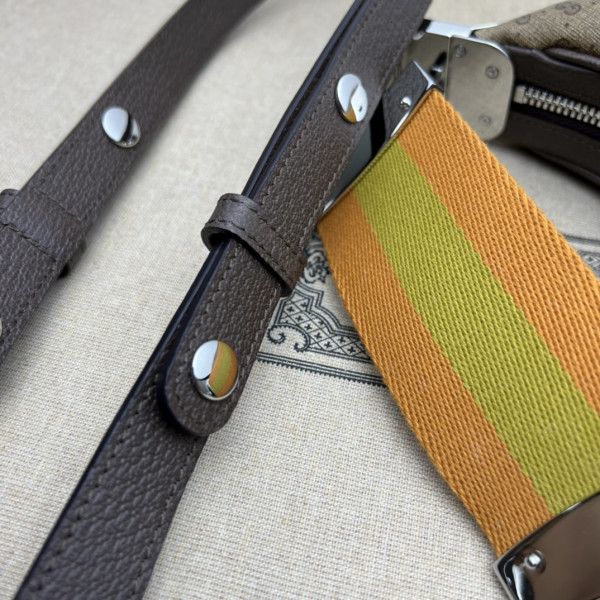 G*u*i attache mini bag