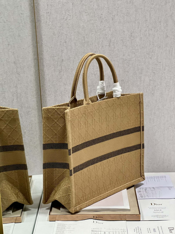 large D*or book tote