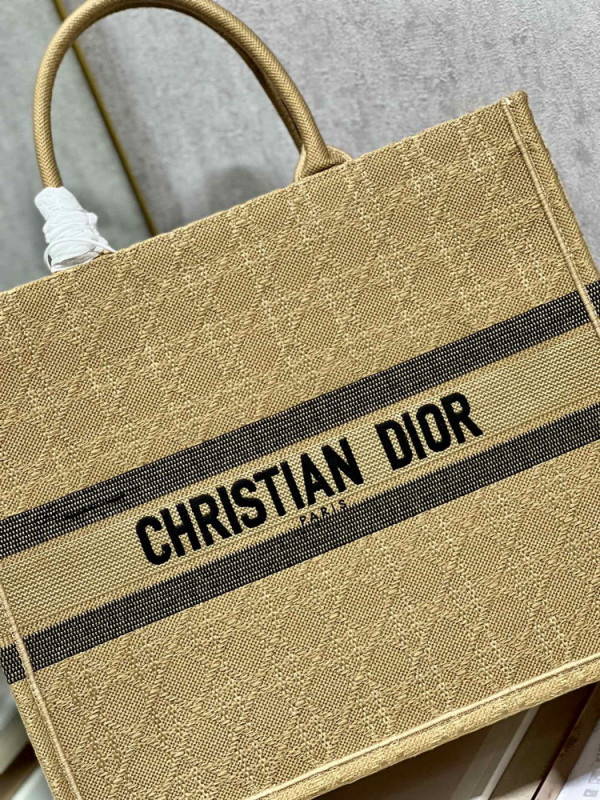 large D*or book tote