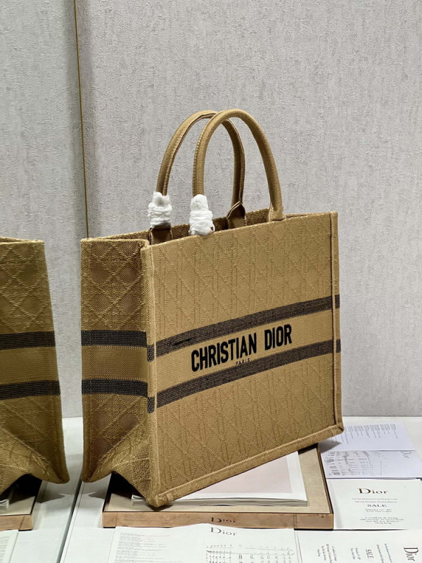 large D*or book tote