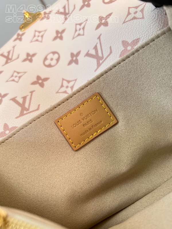 l**is V*t*n pochette metis east west
