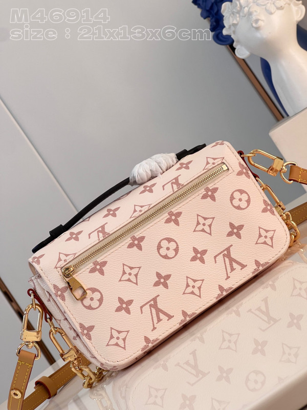 l**is V*t*n pochette metis east west