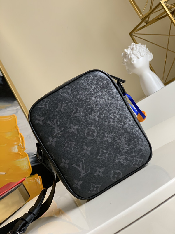 l**is V*t*n christopher wearable wallet