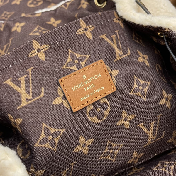 l**is V*t*n ski backpack
