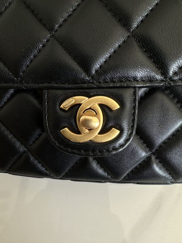 CL FLAP BAG WITH TOP HANDLE