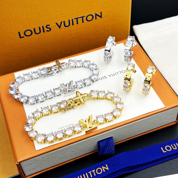 l**is V*t*n earrings
