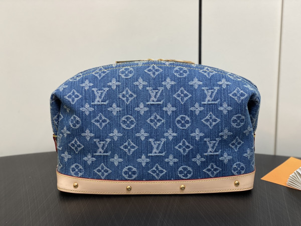 l**is V*t*n pochette cosmétique gm