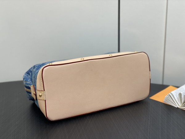 l**is V*t*n pochette cosmétique gm