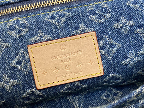 l**is V*t*n pochette cosmétique gm