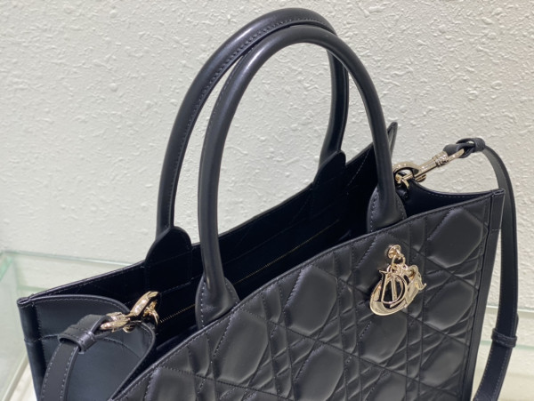 medium D*or book tote-36.5*28*17.5cm