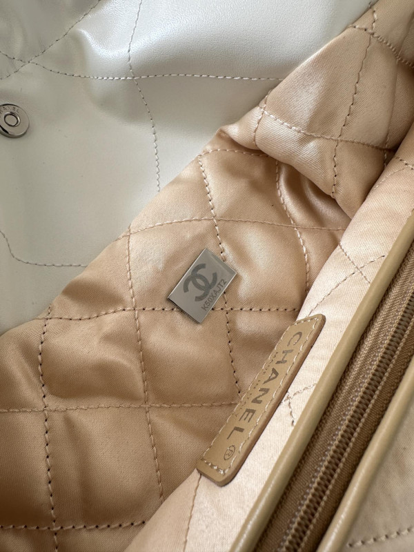 CL 22 SMALL HANDBAG
