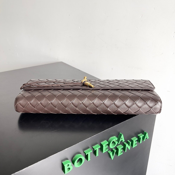 Bo*te*ga ve*ne*ta long clutch andiamo with handle