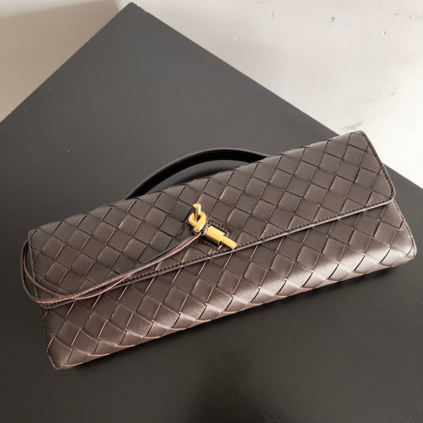 Bo*te*ga ve*ne*ta long clutch andiamo with handle