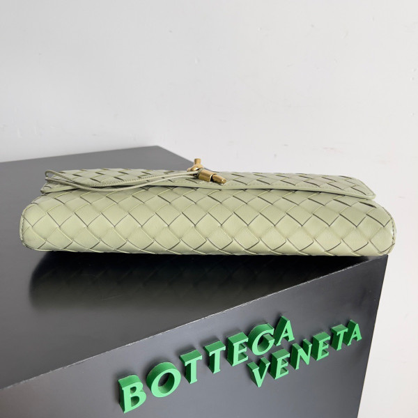 Bo*te*ga ve*ne*ta long clutch andiamo with handle