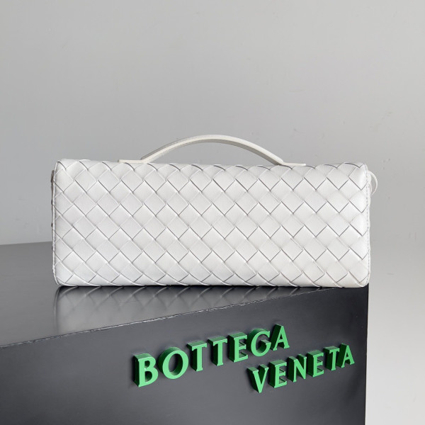 Bo*te*ga ve*ne*ta long clutch andiamo with handle