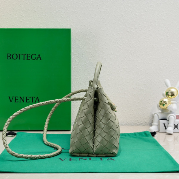 Bo*te*ga ve*ne*ta small east/west andiamo
