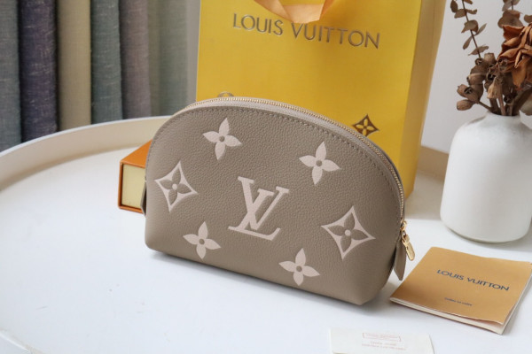 l**is V*t*n cosmetic pouch