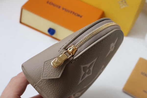 l**is V*t*n cosmetic pouch