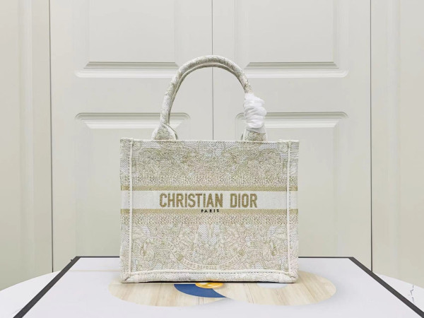 small D*or book tote