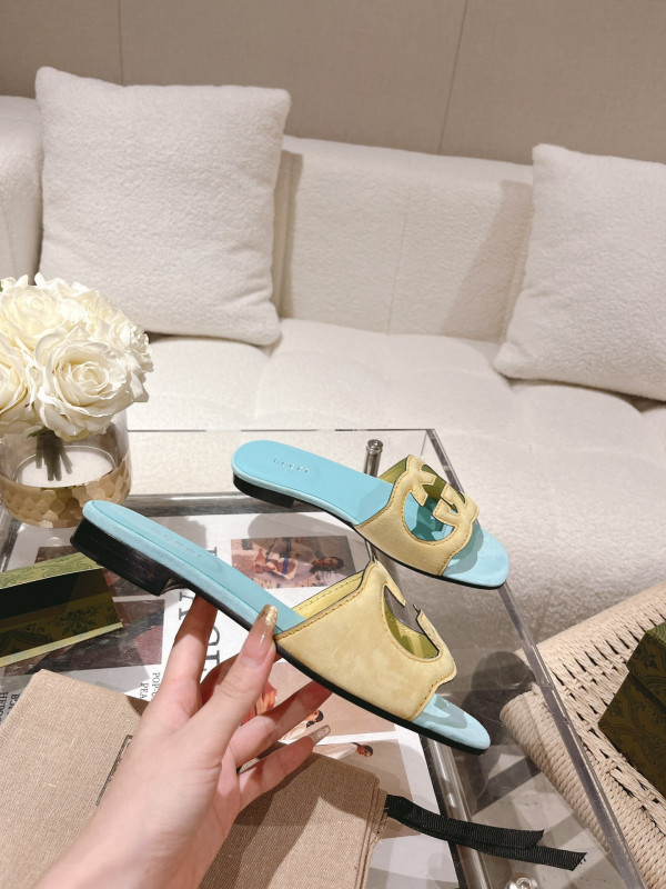 G*u*i slide sandals