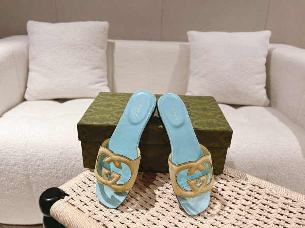 G*u*i slide sandals