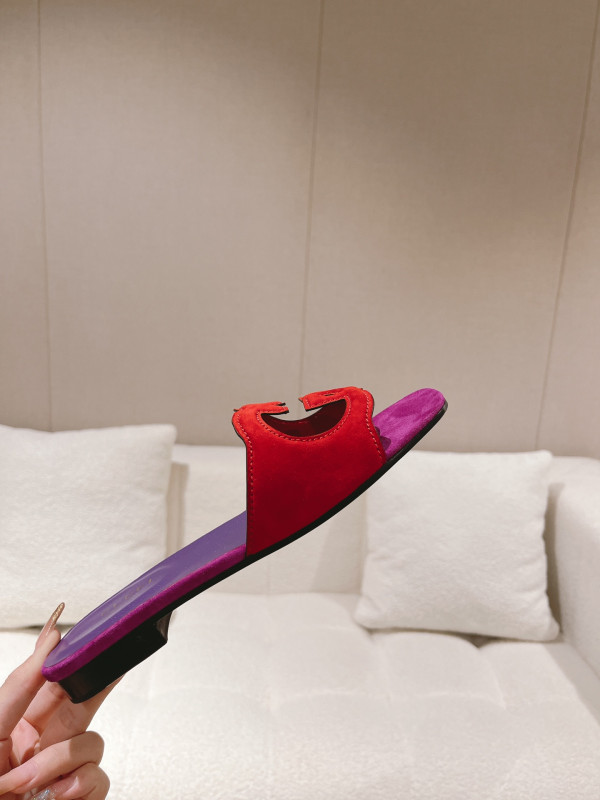 G*u*i slide sandals