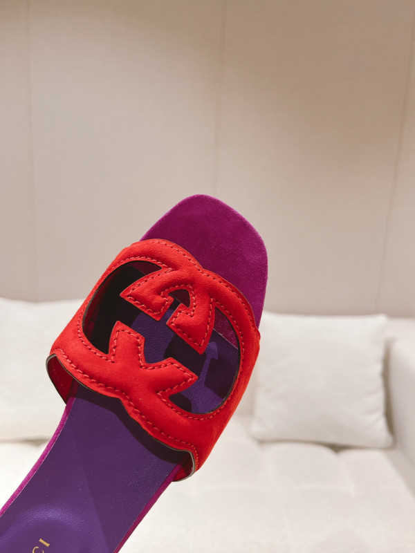 G*u*i slide sandals
