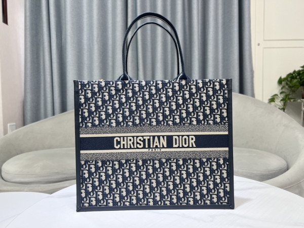 D*or oblique book tote-41×35×18cm