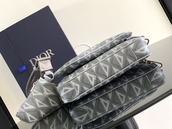 D*or saddle triple pouch