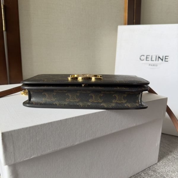 Ce**e chain shoulder bag triomphe