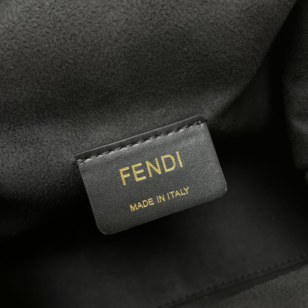 F**di first small-26-18-9.5cm