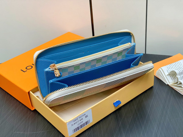 l**is V*t*n zippy wallet-19.5*10.5*2.5 cm