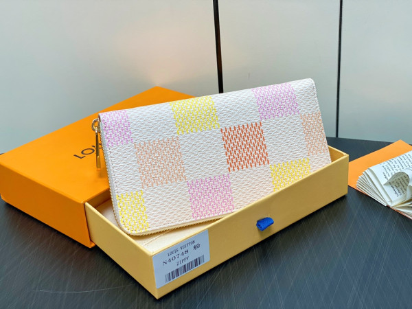 l**is V*t*n zippy wallet-19.5*10.5*2.5 cm