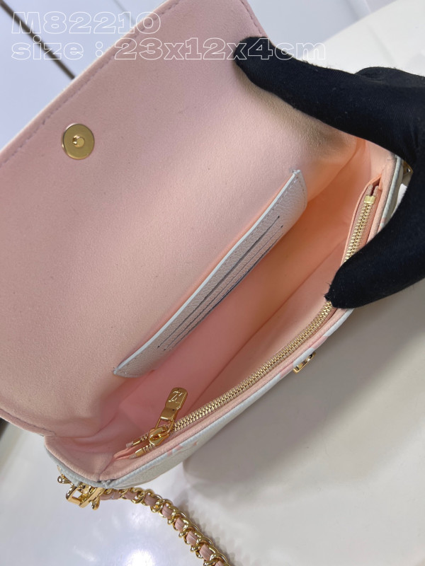 l**is V*t*n wallet on chain ivy-23.5*12*4.3cm