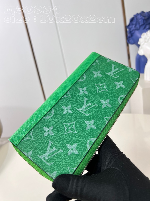 l**is V*t*n zippy wallet-10*20*2 cm