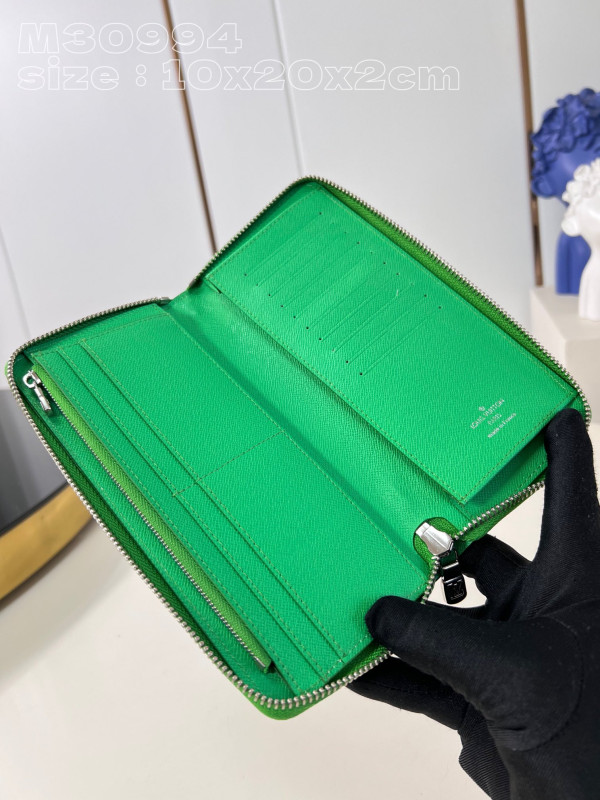l**is V*t*n zippy wallet-10*20*2 cm