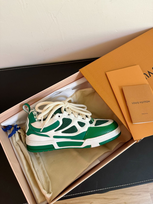 l**is V*t*n sneakers