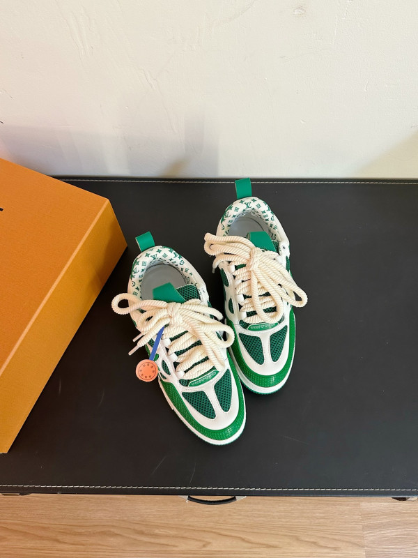 l**is V*t*n sneakers