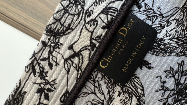 medium D*or book tote-36*18*28cm