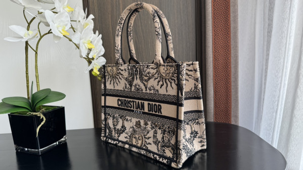 small D*or book tote-26*8*22cm