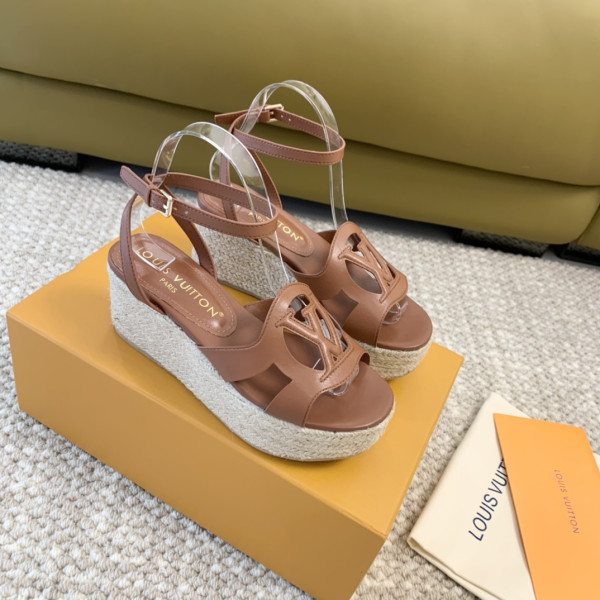 l**is V*t*n heels sandals